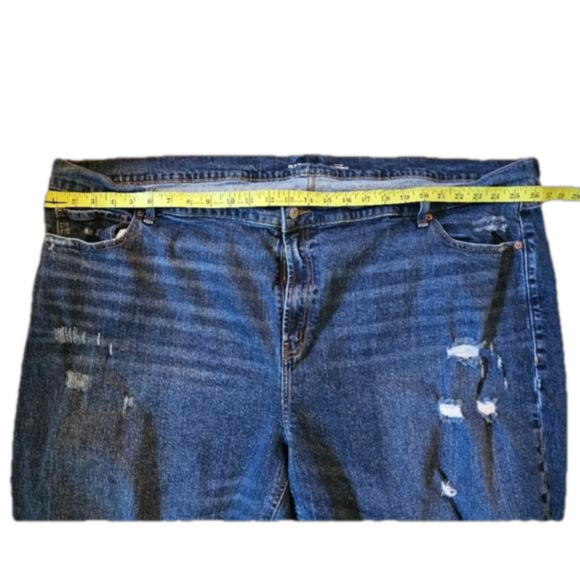 Old Navy Plus Size Mid-Rise Boyfriend Distressed/Destroyed Crop Jeans Size 28 W - Picture 6 of 9